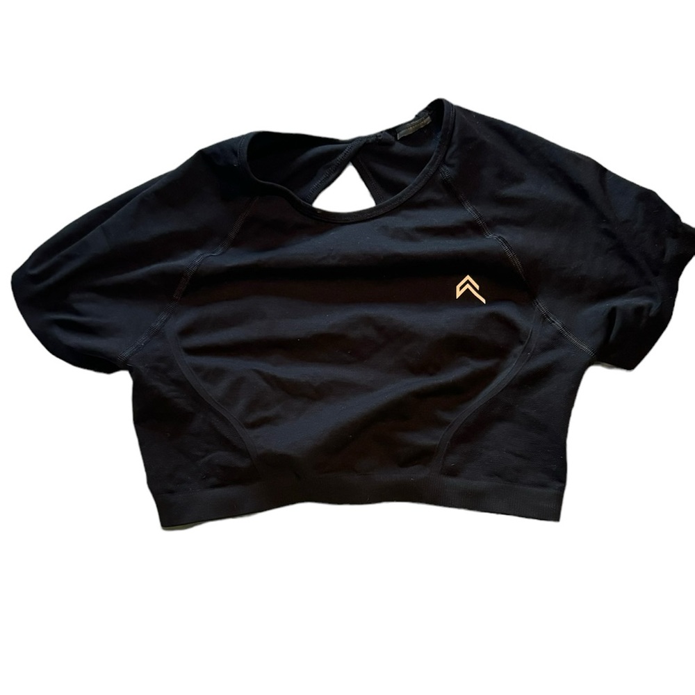 ONER ACTIVE EFFORTLESS SEAMLESS SHORT SLEEVE CROP TOP BLACK - SIZE M
